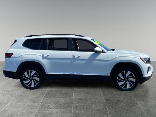 Pure White 2024 Volkswagen Atlas 2.0T SE w/Technology