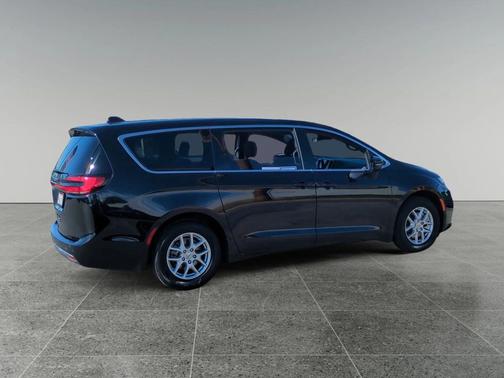 2024 Chrysler Pacifica Touring