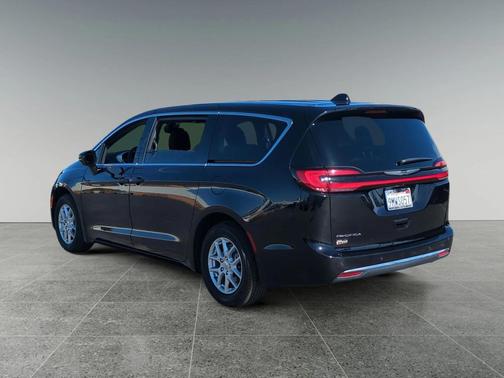 2024 Chrysler Pacifica Touring