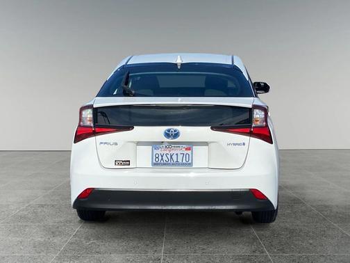 2022 Toyota Prius LE