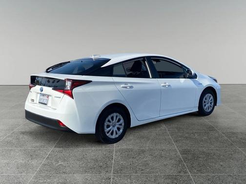 2022 Toyota Prius LE
