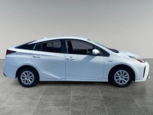 2022 Toyota Prius LE