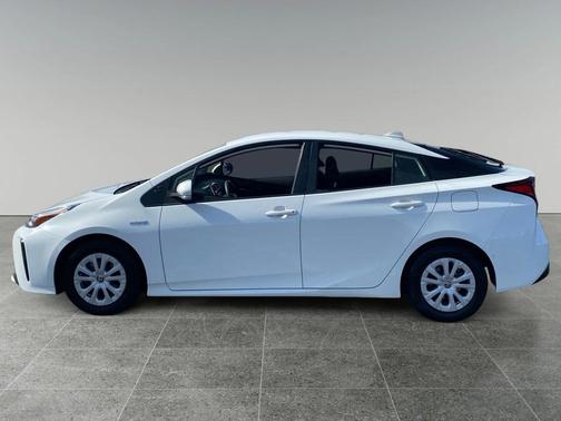 2022 Toyota Prius LE