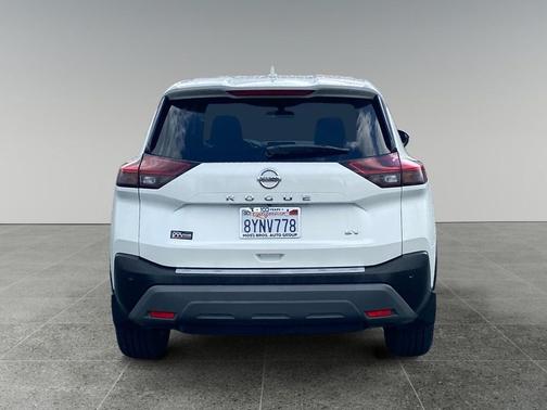 Pearl White Tricoat 2021 Nissan Rogue SV