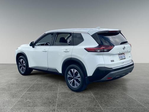Pearl White Tricoat 2021 Nissan Rogue SV