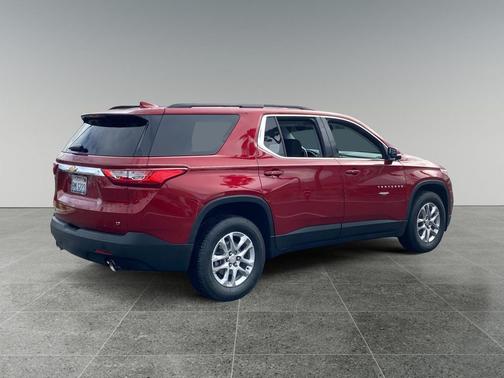 Cajun Red Tintcoat 2020 Chevrolet Traverse LT Cloth