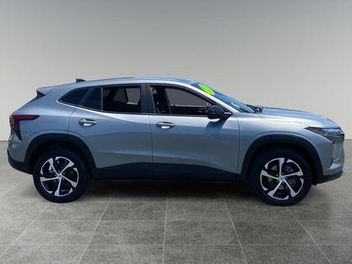 Sterling Gray Metallic 2025 Chevrolet Trax FWD 1RS