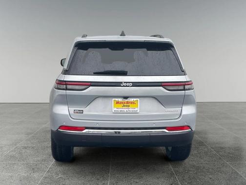 2026 Jeep Grand Cherokee Laredo