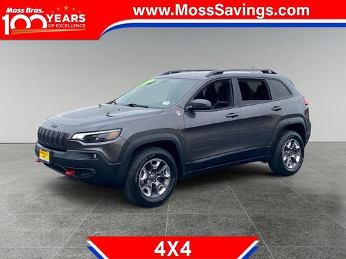 Granite Crystal Metallic Clearcoat 2019 Jeep Cherokee Trailhawk