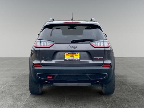 Granite Crystal Metallic Clearcoat 2019 Jeep Cherokee Trailhawk