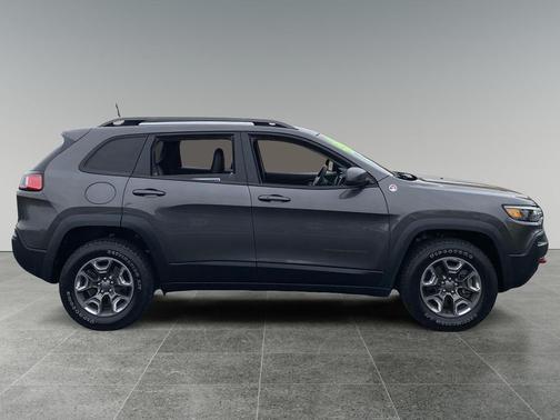 Granite Crystal Metallic Clearcoat 2019 Jeep Cherokee Trailhawk