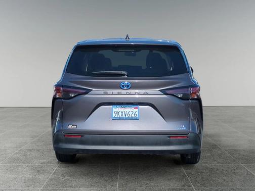 2024 Toyota Sienna LE