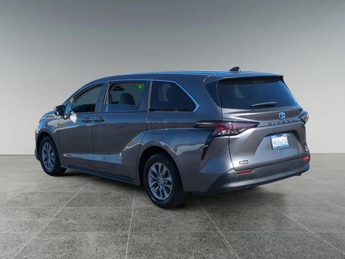 2024 Toyota Sienna LE