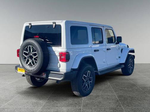 2026 Jeep Wrangler 4-Door Sahara 4x4