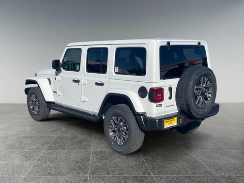 2026 Jeep Wrangler 4-Door Sahara 4x4