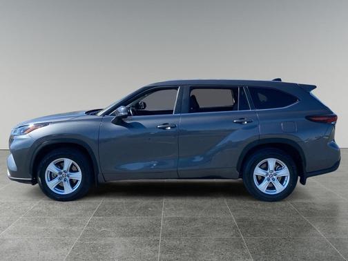 Magnetic Gray Metallic 2024 Toyota Highlander LE