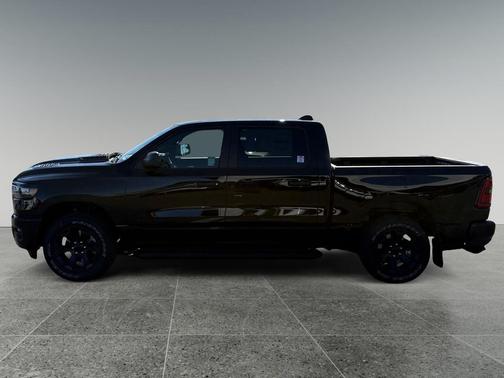 Diamond Black Crystal Pearlcoat 2026 RAM 1500 Express