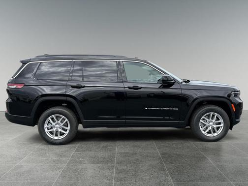Diamond Black Crystal Pearlcoat 2026 Jeep Grand Cherokee L Altitude