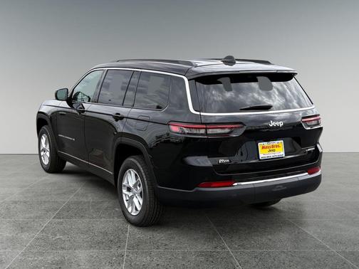 Diamond Black Crystal Pearlcoat 2026 Jeep Grand Cherokee L Altitude