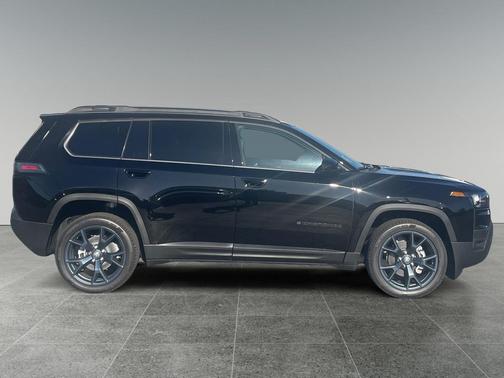 Diamond Black Crystal Pearlcoat 2026 Jeep Cherokee Limited