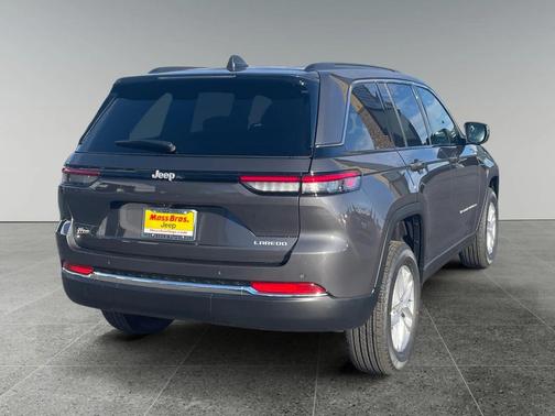 Baltic Gray Metallic Clearcoat 2026 Jeep Grand Cherokee Laredo