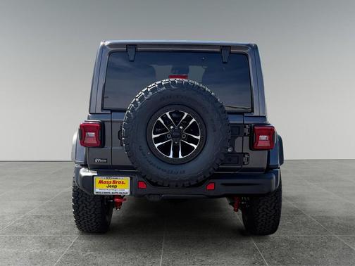 Granite Crystal Metallic Clearcoat 2026 Jeep Wrangler Rubicon