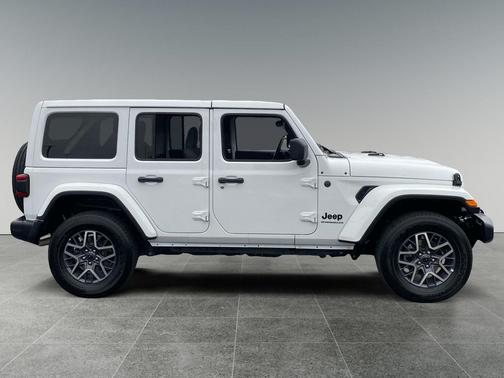 Bright White Clearcoat 2025 Jeep Wrangler 4-Door Sahara 4x4