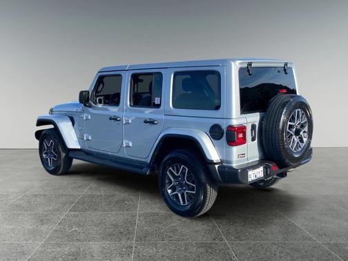 2024 Jeep Wrangler 4-Door Sahara 4x4