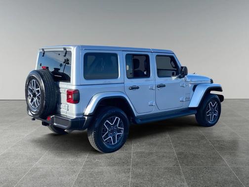 2024 Jeep Wrangler 4-Door Sahara 4x4