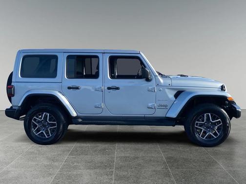2024 Jeep Wrangler 4-Door Sahara 4x4