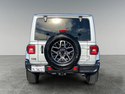 2024 Jeep Wrangler 4-Door Sahara 4x4