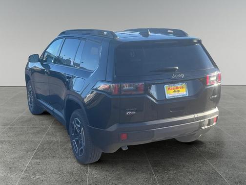 Diamond Black Crystal Pearlcoat 2026 Jeep Cherokee Limited