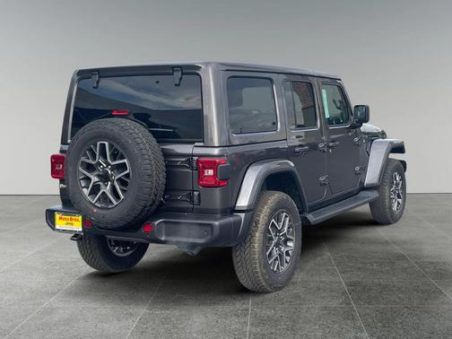 2026 Jeep Wrangler 4-Door Sahara 4x4