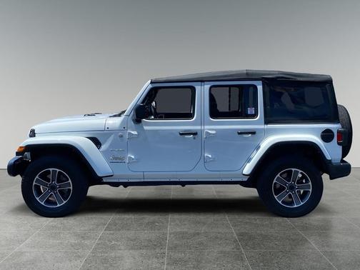 Bright White Clearcoat 2023 Jeep Wrangler 4-Door Sahara 4x4