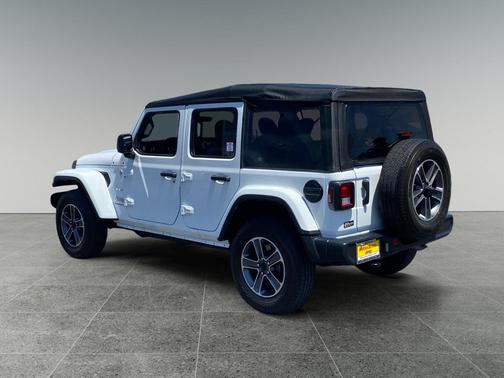 Bright White Clearcoat 2023 Jeep Wrangler 4-Door Sahara 4x4