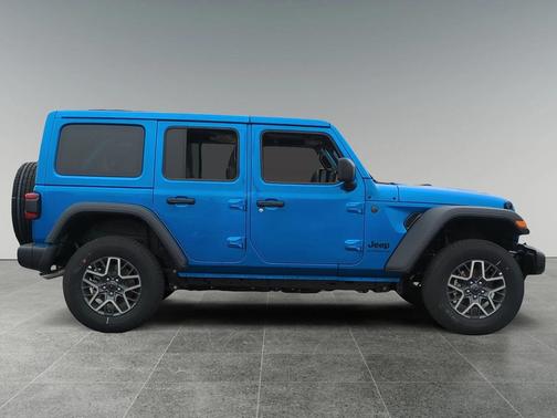 2025 Jeep Wrangler 4-Door Sahara 4x4