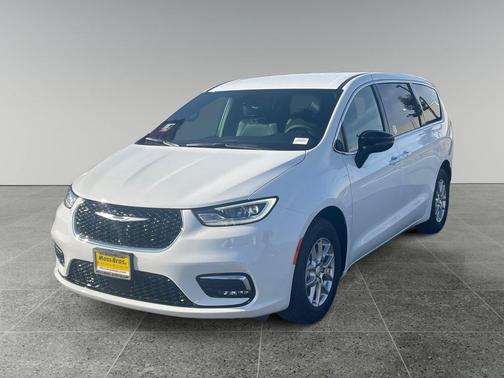 Bright White Clearcoat 2026 Chrysler Pacifica L