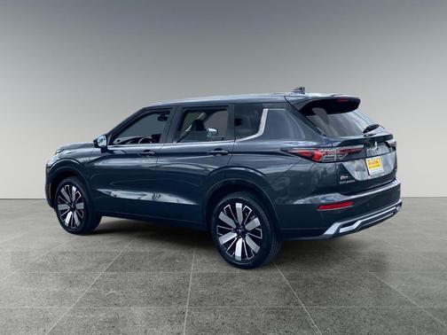 Gray 2025 Mitsubishi Outlander SE 2.5 S-AWC