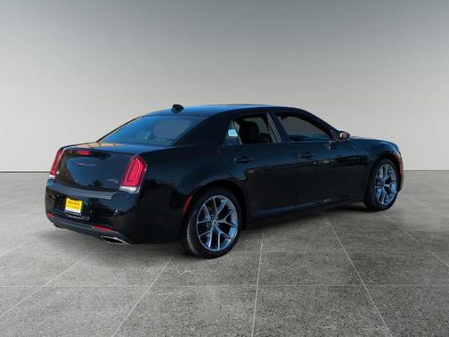 2022 Chrysler 300 S