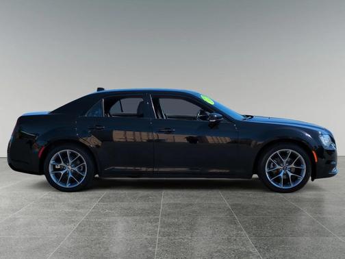 2022 Chrysler 300 S