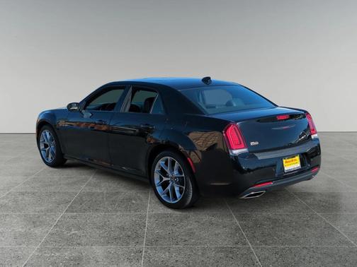 2022 Chrysler 300 S