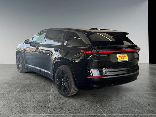 Diamond Black Crystal Pearlcoat 2025 Jeep Wagoneer S Launch Edition