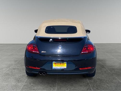 Deep Black Pearl/Beige Roof 2019 Volkswagen Beetle 2.0T SE