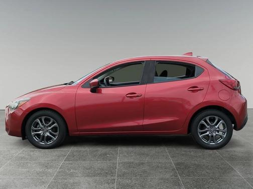 2020 Toyota Yaris Sedan LE