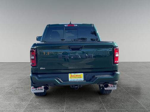 Serrano Green Metallic 2026 RAM 1500 Big Horn/Lone Star