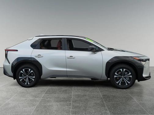 2025 Toyota bZ4X XLE