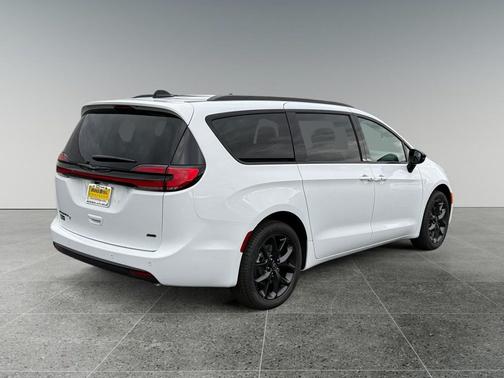 2026 Chrysler Pacifica L