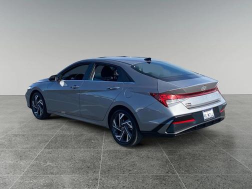 2025 Hyundai ELANTRA SEL