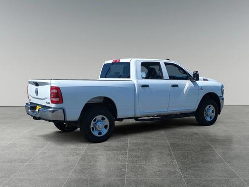 2024 RAM 2500 Tradesman Crew Cab 4x4 6'4' Box