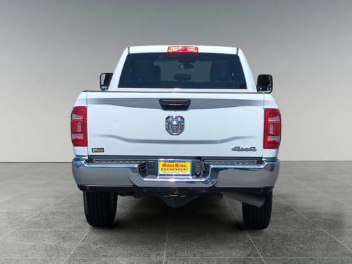 2024 RAM 2500 Tradesman Crew Cab 4x4 6'4' Box